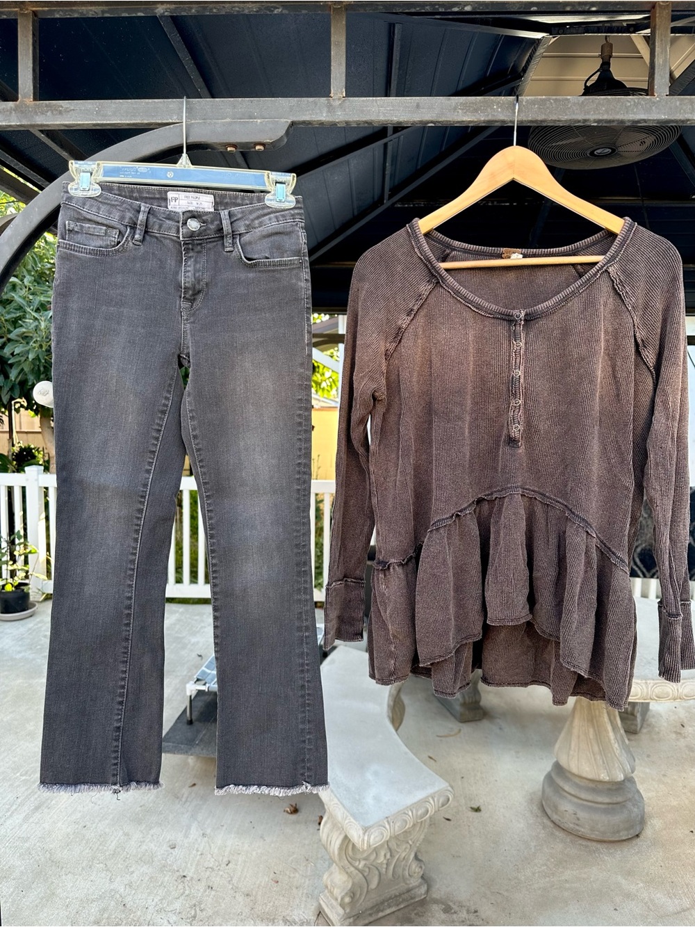FREE PEOPLE BUNDLE JEANS SIZE 25 & SHIRT!!